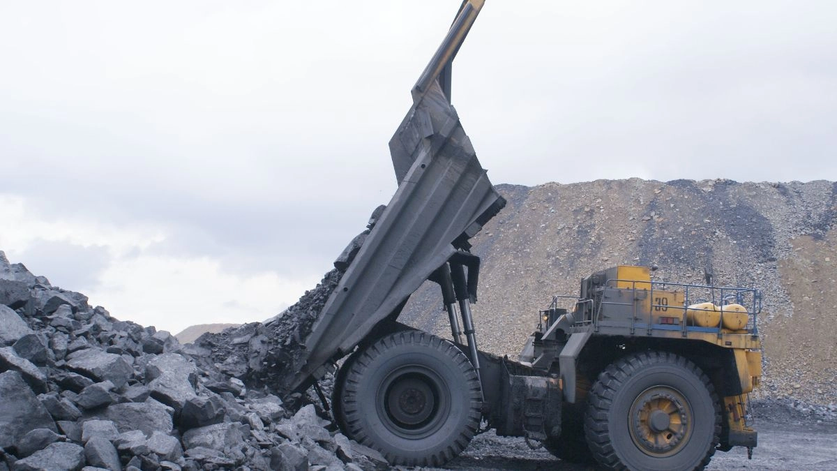 coal-indias-contribution-to-govt-exchequer-drops-2-point-2-pc-to-rs-9560-crore-in-aprmay